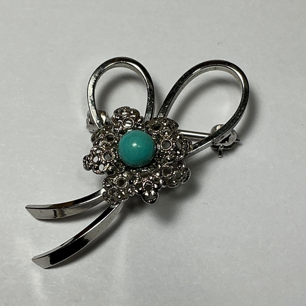 Vintage Wells Sterling Floral Brooch with a Turquoise Stone